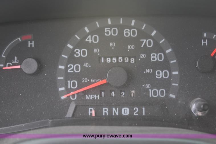 image for item H7858 1999 Ford Econoline E250 van