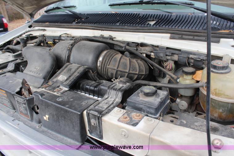 image for item H7858 1999 Ford Econoline E250 van