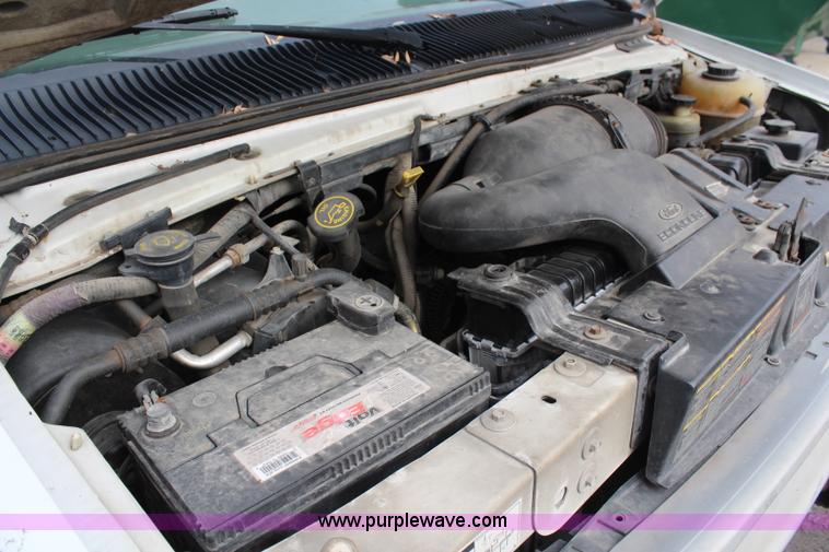 image for item H7858 1999 Ford Econoline E250 van
