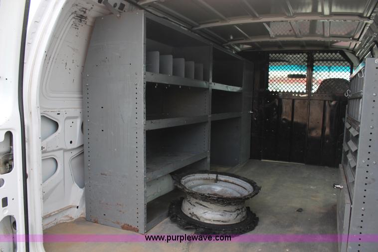 image for item H7858 1999 Ford Econoline E250 van