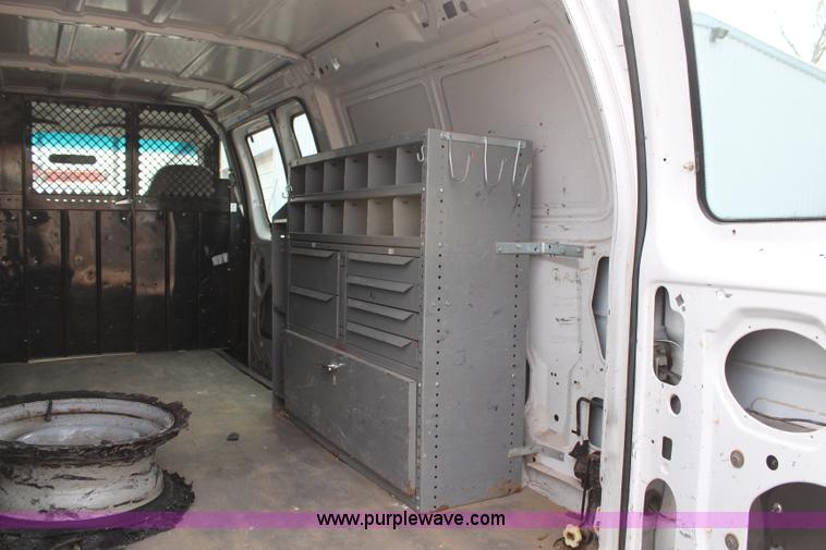 image for item H7858 1999 Ford Econoline E250 van