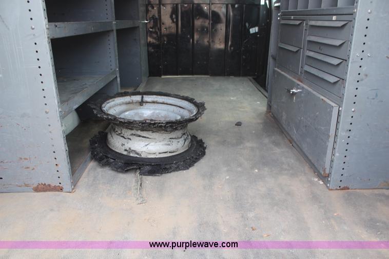 image for item H7858 1999 Ford Econoline E250 van