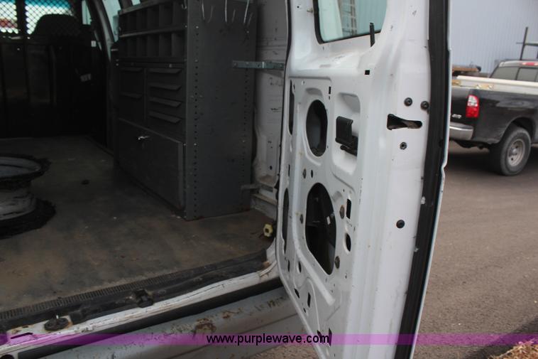 image for item H7858 1999 Ford Econoline E250 van
