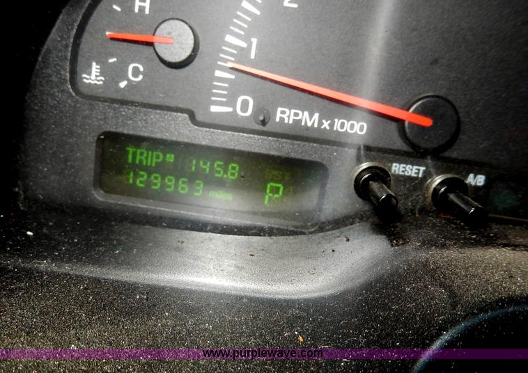 image for item H9599 2001 Lincoln LS V8