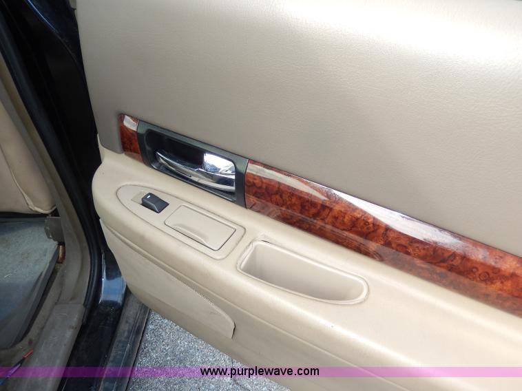 image for item H9599 2001 Lincoln LS V8