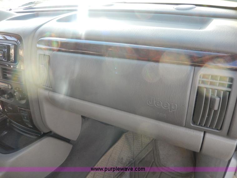 image for item H9632 2000 Jeep Grand Cherokee Limited SUV