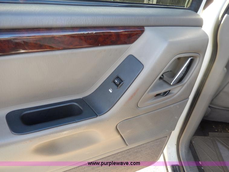 image for item H9632 2000 Jeep Grand Cherokee Limited SUV