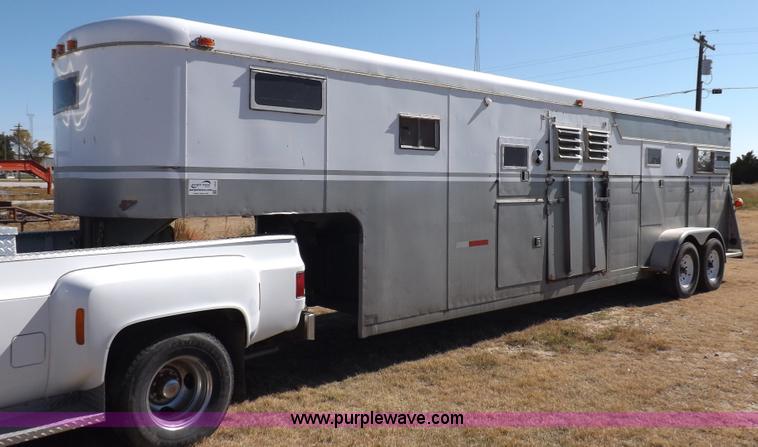 image for item I8356 31' tandem axle livestock trailer
