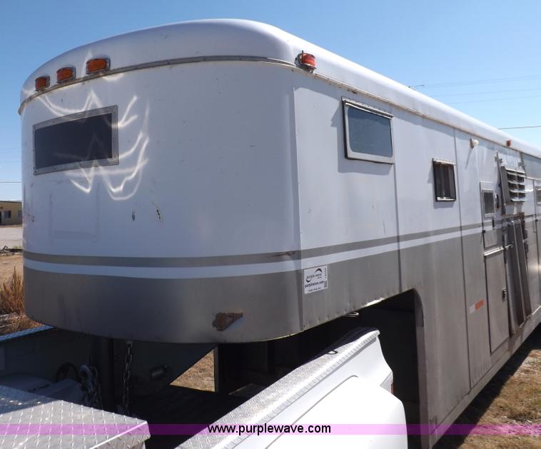 image for item I8356 31' tandem axle livestock trailer