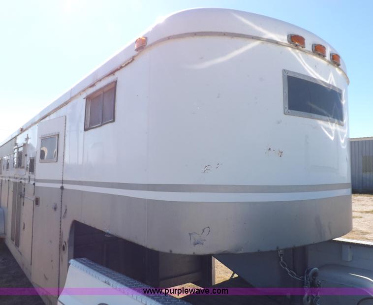 image for item I8356 31' tandem axle livestock trailer