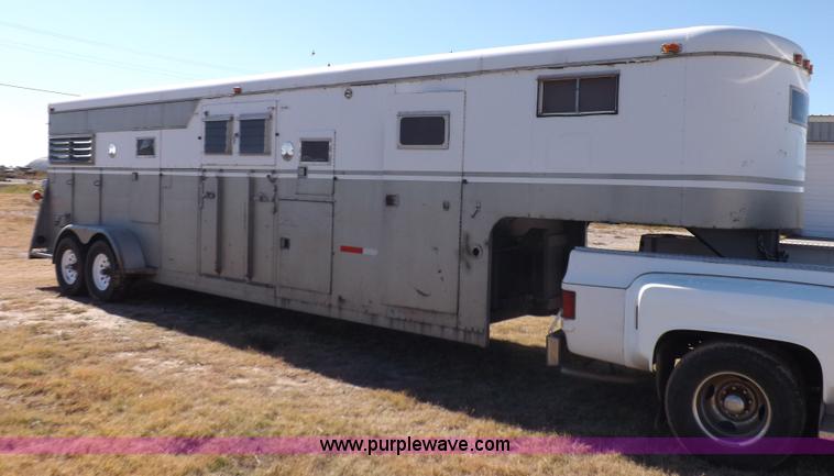 image for item I8356 31' tandem axle livestock trailer