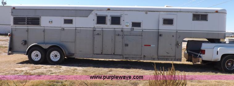 image for item I8356 31' tandem axle livestock trailer
