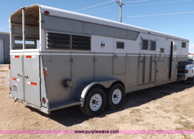 image for item I8356 31' tandem axle livestock trailer