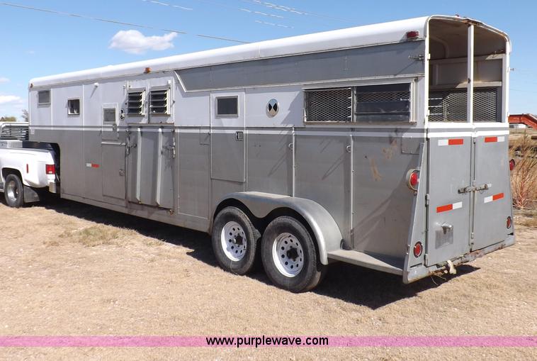 image for item I8356 31' tandem axle livestock trailer