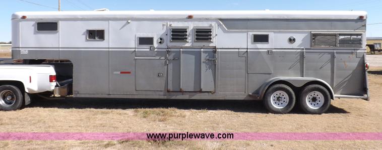 image for item I8356 31' tandem axle livestock trailer