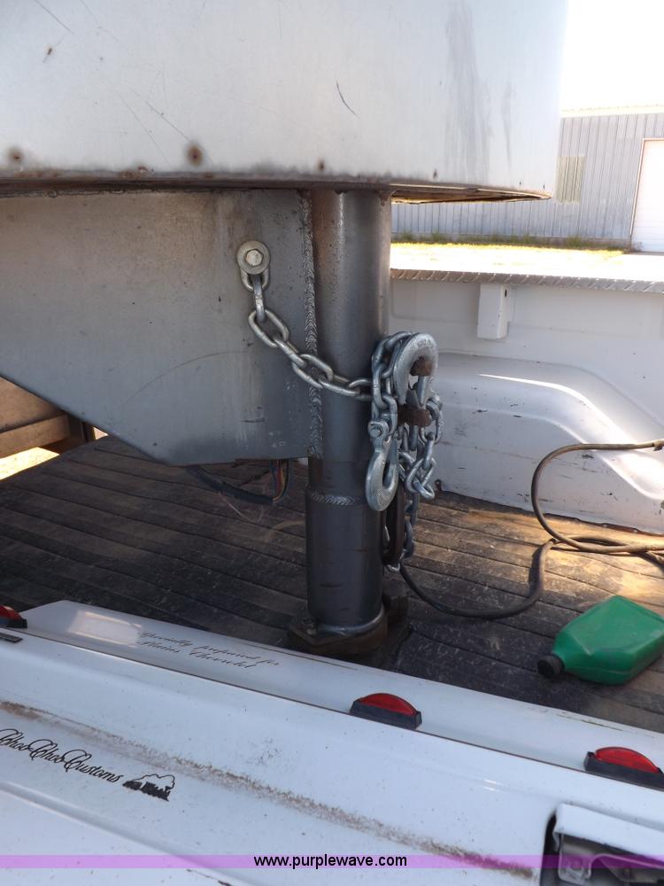 image for item I8356 31' tandem axle livestock trailer