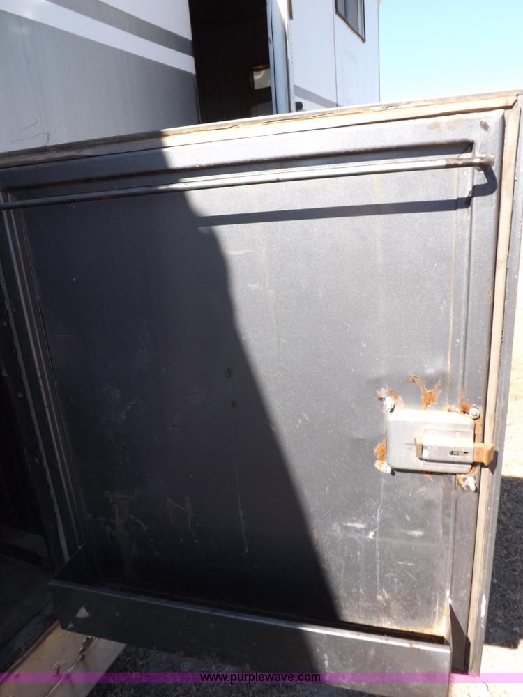 image for item I8356 31' tandem axle livestock trailer