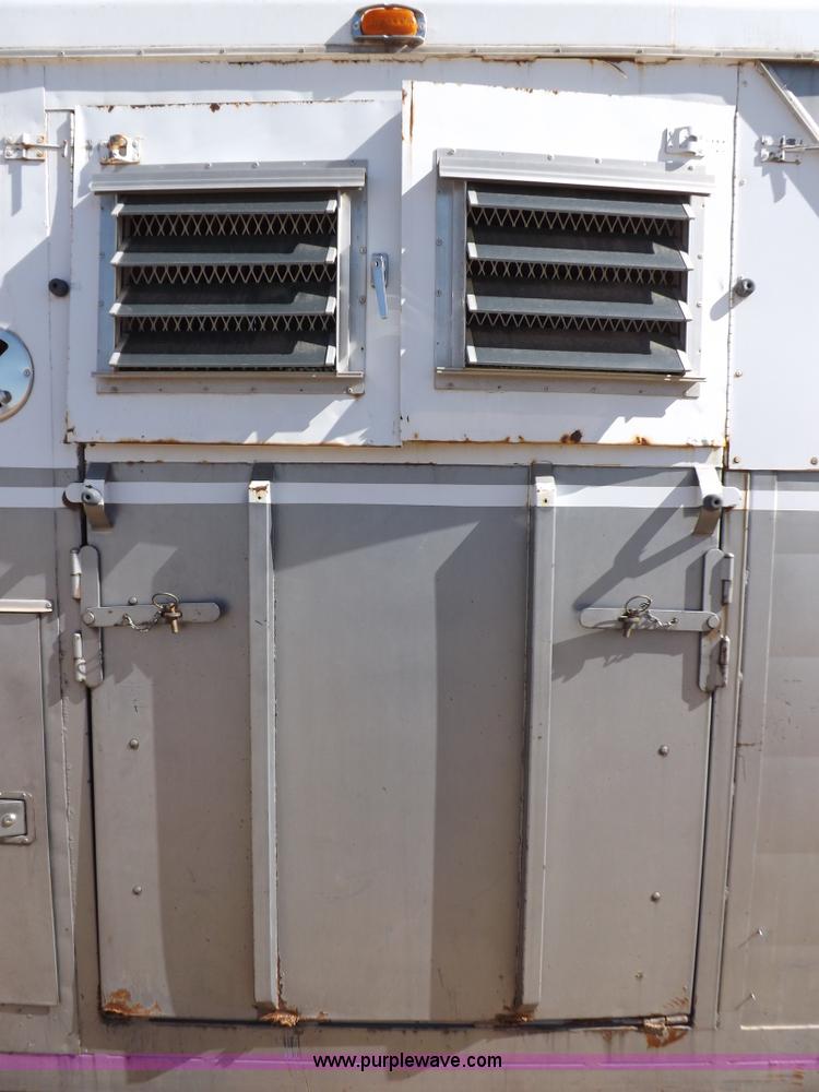 image for item I8356 31' tandem axle livestock trailer