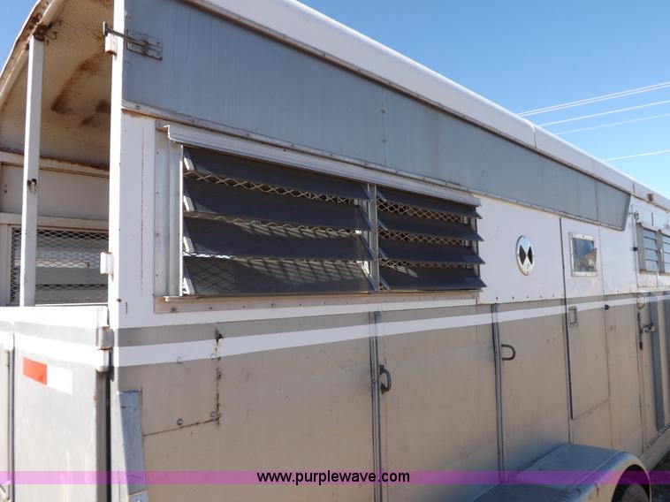 image for item I8356 31' tandem axle livestock trailer