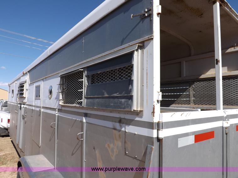 image for item I8356 31' tandem axle livestock trailer