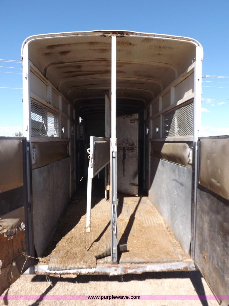 image for item I8356 31' tandem axle livestock trailer