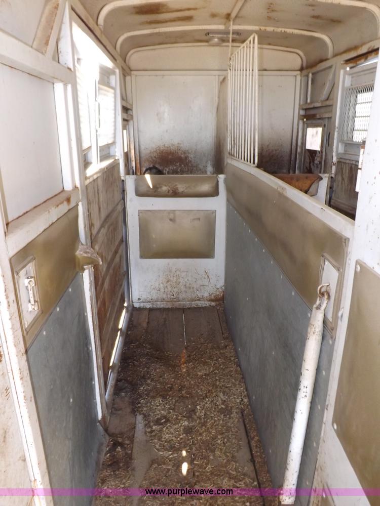 image for item I8356 31' tandem axle livestock trailer