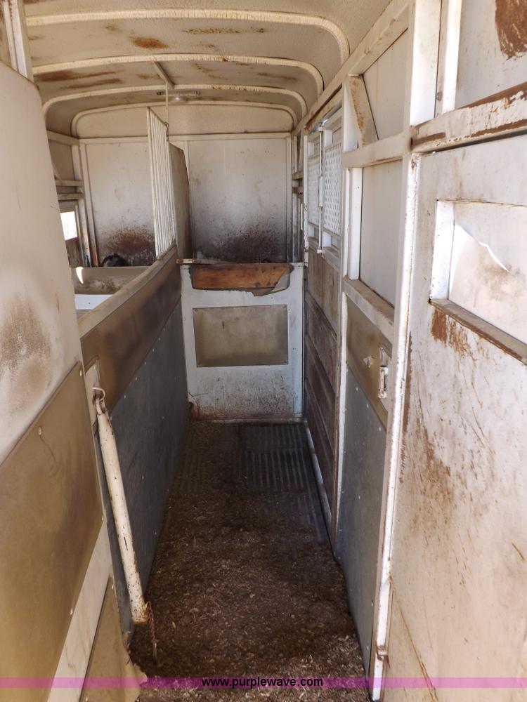 image for item I8356 31' tandem axle livestock trailer