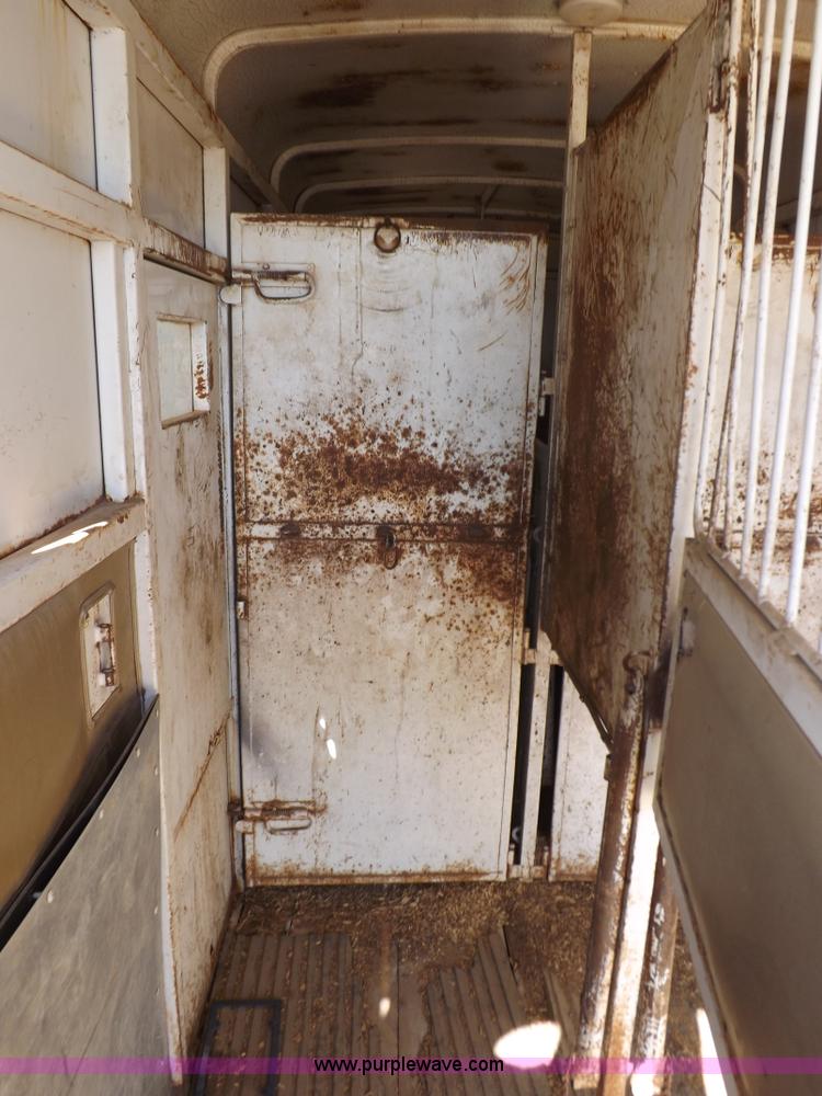 image for item I8356 31' tandem axle livestock trailer