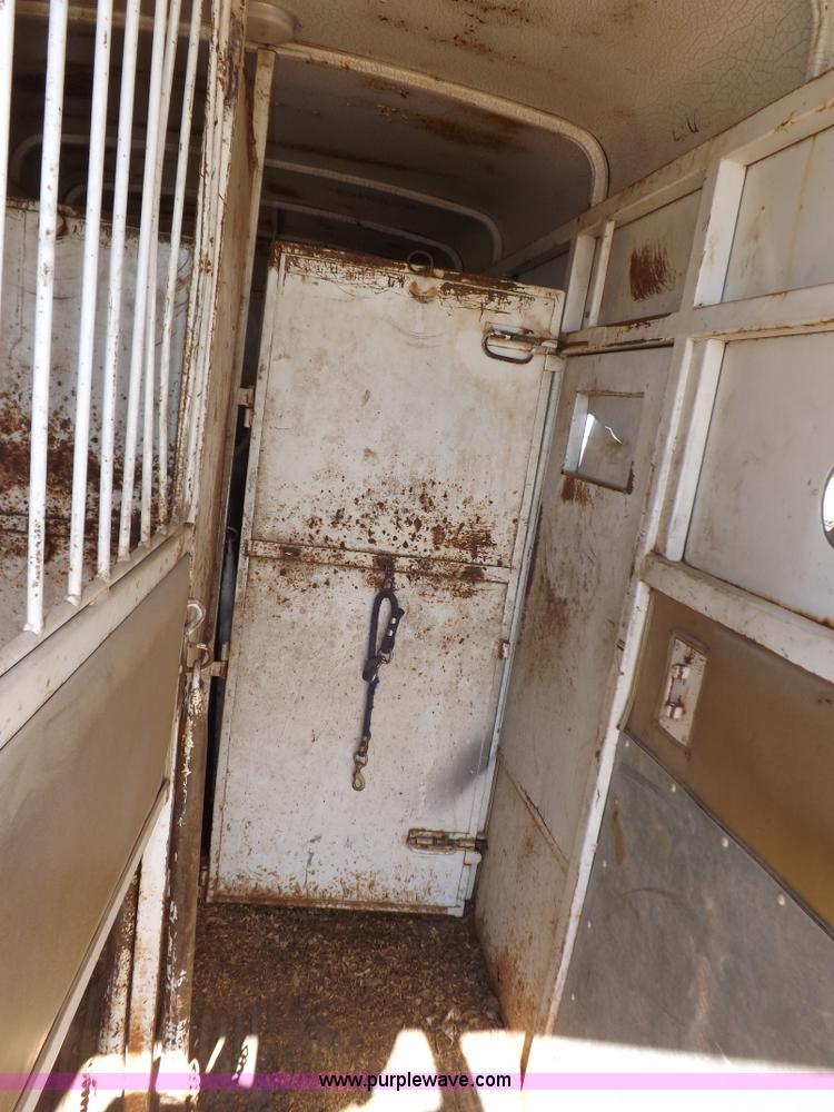 image for item I8356 31' tandem axle livestock trailer