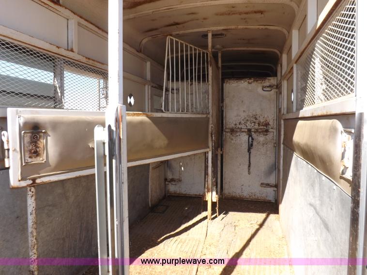 image for item I8356 31' tandem axle livestock trailer