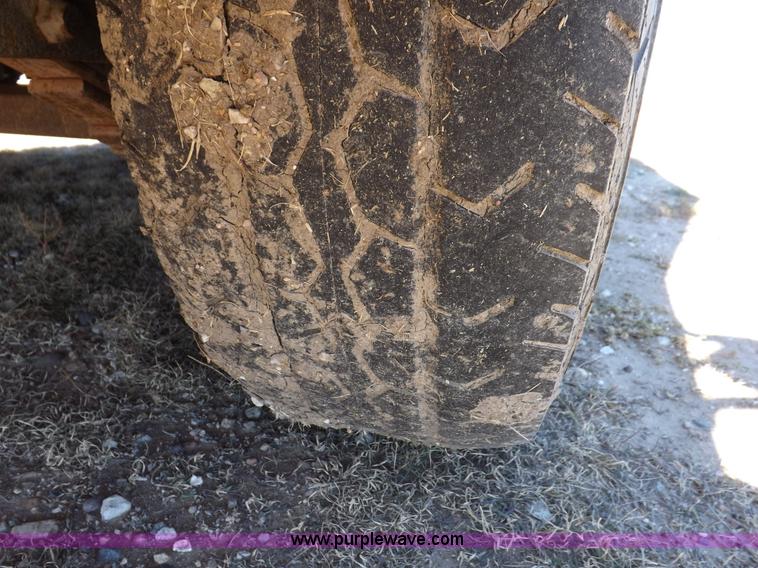 image for item I8356 31' tandem axle livestock trailer