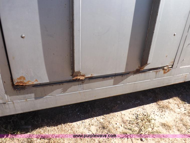 image for item I8356 31' tandem axle livestock trailer