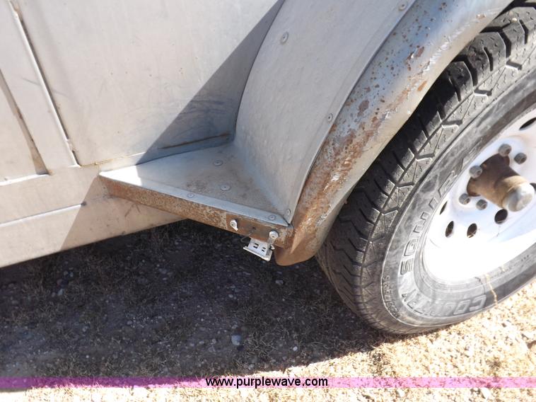 image for item I8356 31' tandem axle livestock trailer