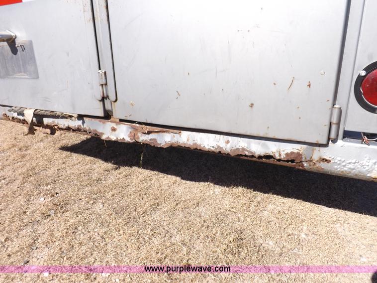 image for item I8356 31' tandem axle livestock trailer