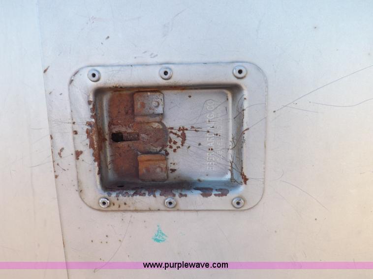 image for item I8356 31' tandem axle livestock trailer