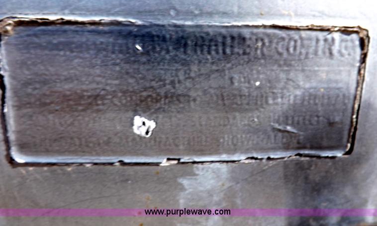 image for item I8356 31' tandem axle livestock trailer