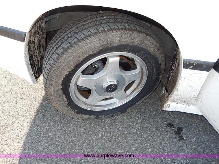 image for item I9474 2002 Chevrolet Impala LS