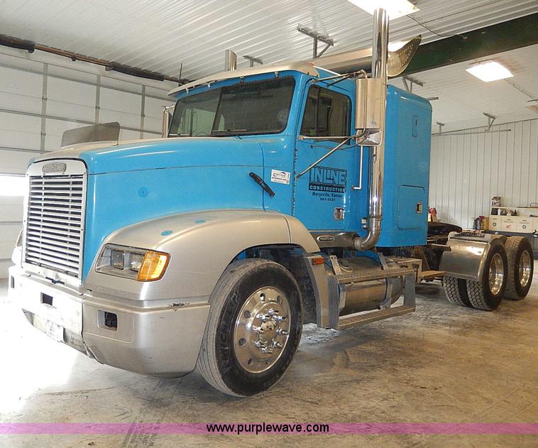 image for item I9488 1995 Freightliner FLD120 semi truck