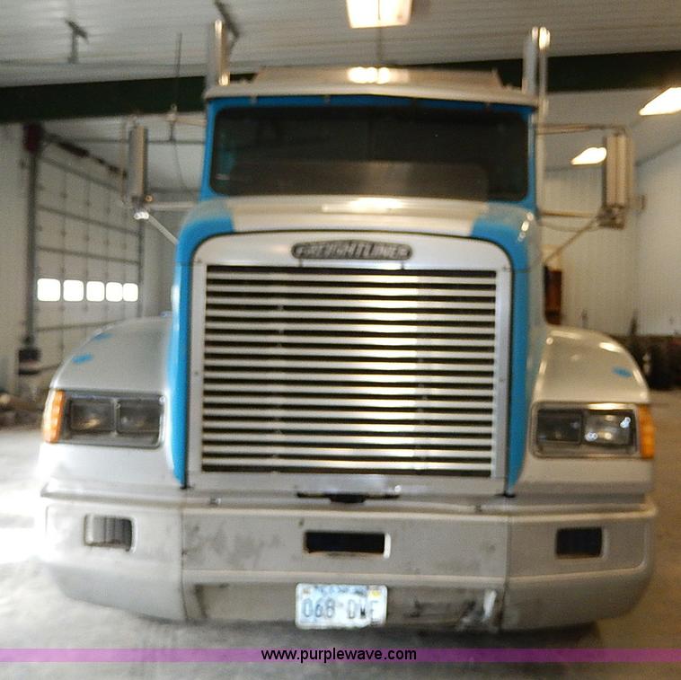 image for item I9488 1995 Freightliner FLD120 semi truck