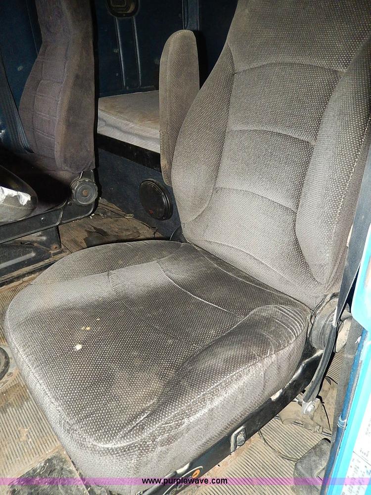 image for item I9488 1995 Freightliner FLD120 semi truck