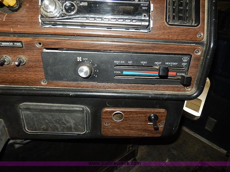 image for item I9488 1995 Freightliner FLD120 semi truck