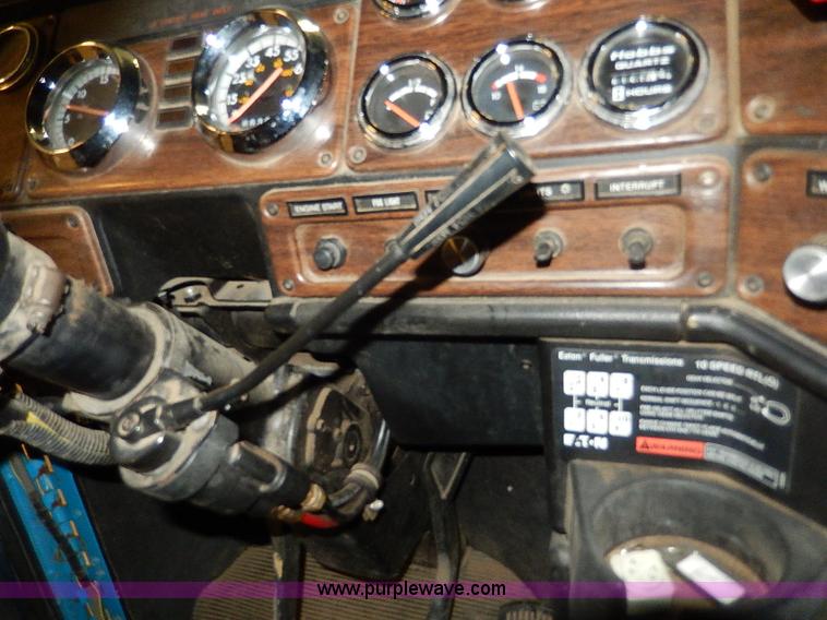 image for item I9488 1995 Freightliner FLD120 semi truck