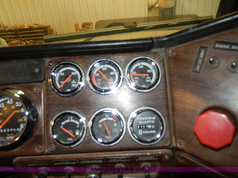 image for item I9488 1995 Freightliner FLD120 semi truck