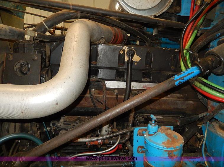 image for item I9488 1995 Freightliner FLD120 semi truck