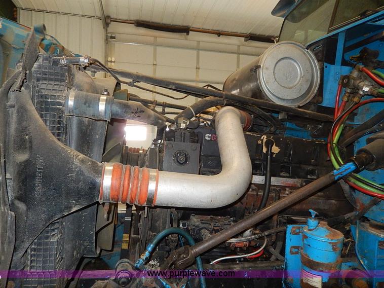 image for item I9488 1995 Freightliner FLD120 semi truck