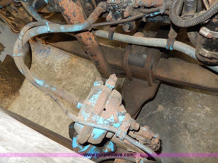 image for item I9488 1995 Freightliner FLD120 semi truck