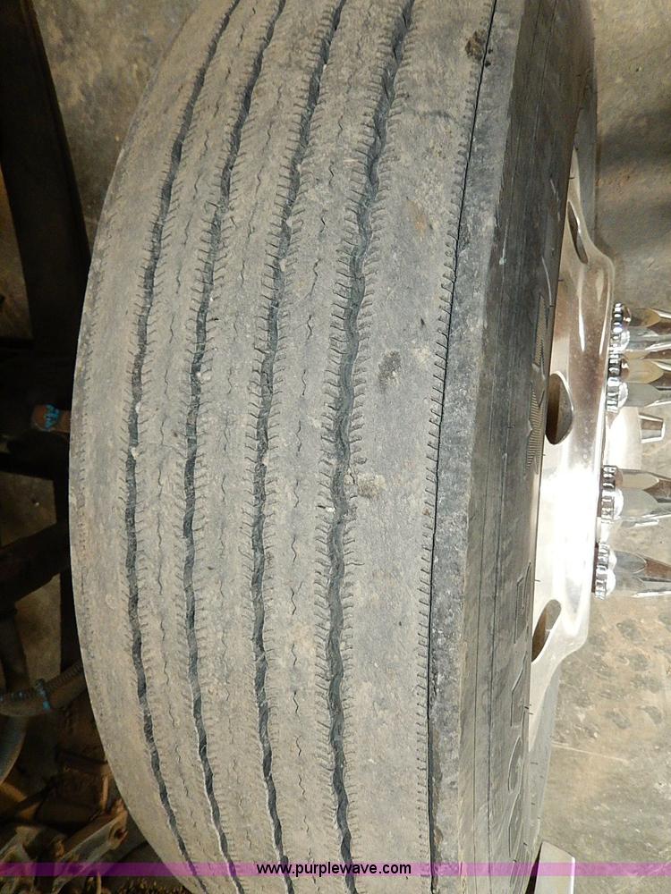 image for item I9488 1995 Freightliner FLD120 semi truck