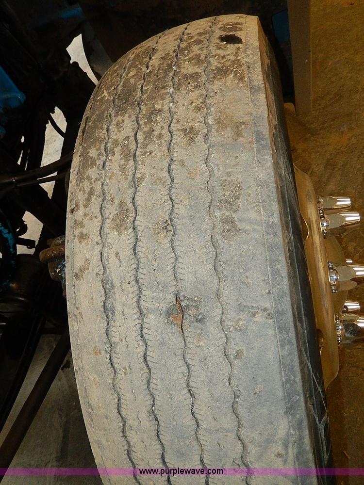 image for item I9488 1995 Freightliner FLD120 semi truck