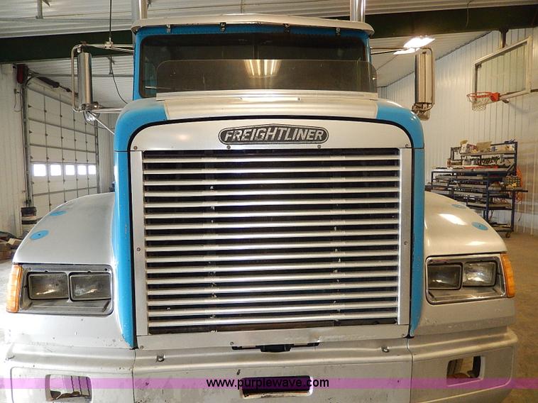 image for item I9488 1995 Freightliner FLD120 semi truck