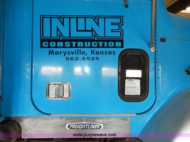 image for item I9488 1995 Freightliner FLD120 semi truck